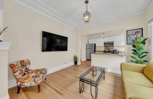 Adams Point Apartment | Charming 2-bedroom Oakland near Downtown - Amazing Location!