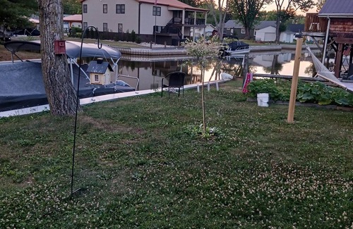 Nashport House | Charming 2-bedroom RV on the water in Thornville with WiFi, AC