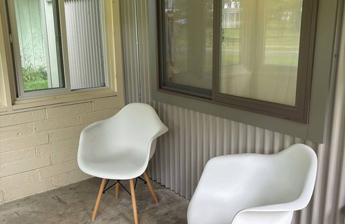 Tawas City Cottage | Charming 2-bedroom Scandinavian cottage in welcoming Tawas City with AC