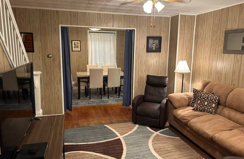 Coaldale House | Charming 2-bedroom townhome in Coaldale close to St Lukes Hospital.