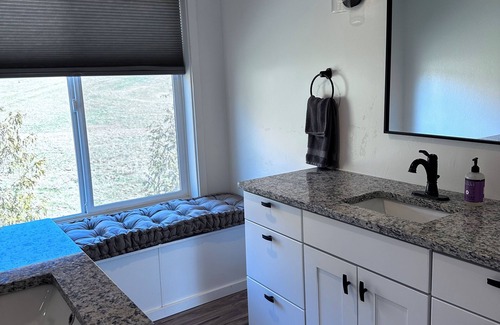 Medford Cottage | Charming 2-bedroom cottage with WiFi, AC in lovely Jacksonville