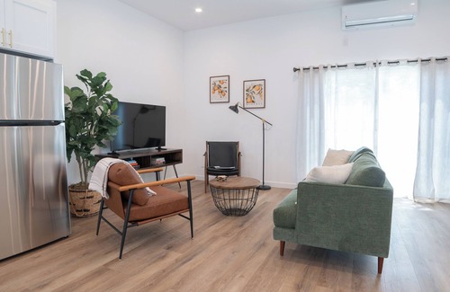 North Hollywood House | Charming 2-bedroom house in delightful Los Angeles with parking and laundry