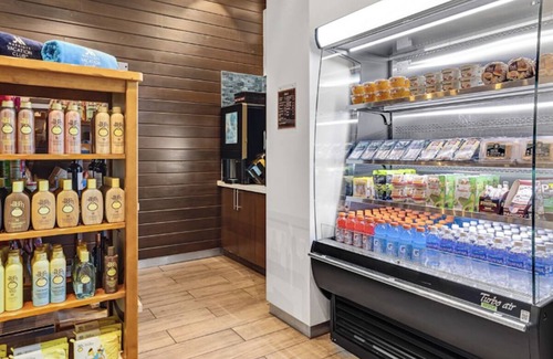 Marco Island Condo | Charming 2-bedroom condo with AC, fitness room in fabulous Marco Island