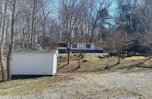Maynardville House | Charming 2-bedroom home, sleeps 6, near Hickory Star Marina. Boat parking