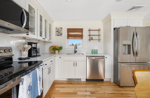 Point Judith House | Charming 2-bedroom in delightful Narragansett with WiFi, AC. Walk to beach!
