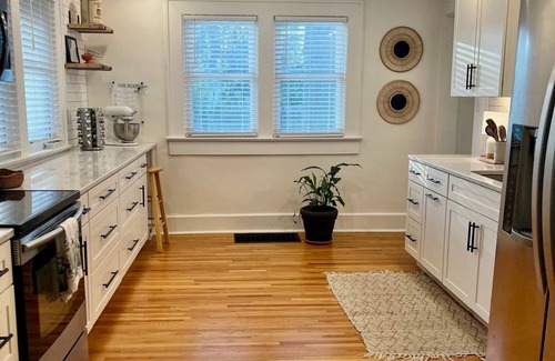 Terre Haute House | Charming 2 bedroom home centrally located near ISU and Rose Hulman