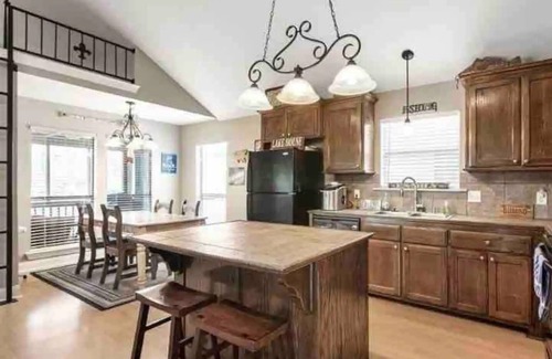 Maurepas House | Charming 2-bedroom waterfront home on Diversion Canal