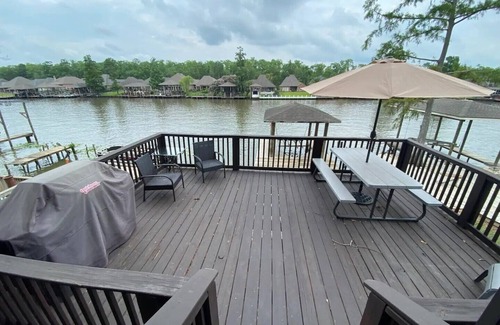 Maurepas House | Charming 2-bedroom waterfront home on Diversion Canal