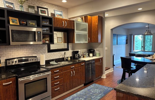 Woodmoor Apartment | Charming 2-bedroom with King Size Beds; WIFI, Private Patio with table and grill