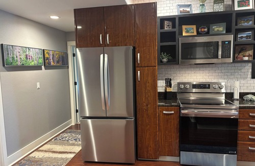 Woodmoor Apartment | Charming 2-bedroom with King Size Beds; WIFI, Private Patio with table and grill