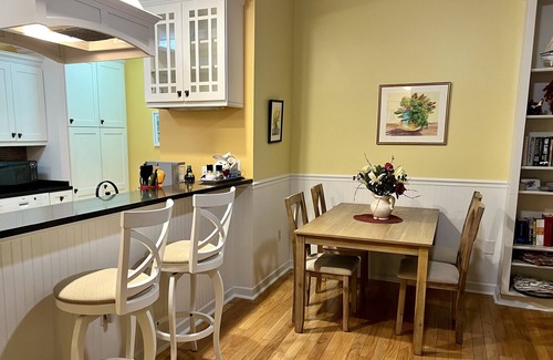 Murrells Inlet Cottage | Charming 2 BR cottage, set in Live Oak Grove in Gated WPC, Murrells Inlet, Pets