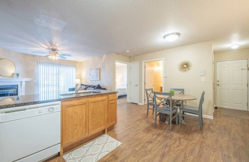 West Des Moines Apartment | Charming 2BD Home Away From Home