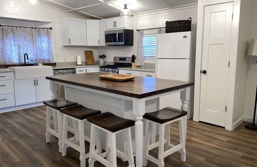 Leesville House | Charming 2bed/1bath minutes from Fort Polk with large yard