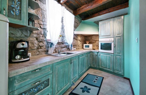 Buzet Villa | Charming 2BR Villa with pool for 4+1, for small groups, pet-friendly