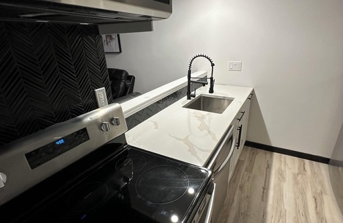 Middleton House | Charming 3/4-bed Condo with Theater, Netflix WiFi, AC in Middleton & lake access