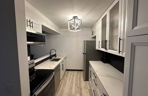 Middleton House | Charming 3/4-bed Condo with Theater, Netflix WiFi, AC in Middleton & lake access