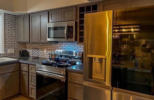 Town of Aurelius House | Charming 3-Apt in a house in fabulous Auburn with AC, WiFi.