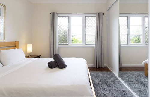 East Victoria Park Cottage | Charming 3 bedroom Cottage close to Perth CBD, Perth Airport and Curtin Uni