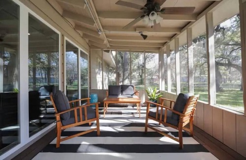 MLK House | Charming 3-BDR East Austin Retreat with Spacious Backyard