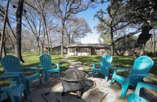 MLK House | Charming 3-BDR East Austin Retreat with Spacious Backyard