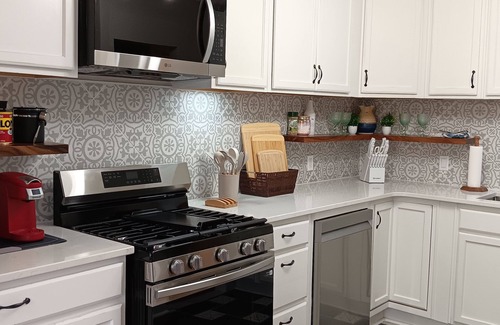 Gaithersburg Apartment | Charming 3-bed/2-bath apartment with AC, WiFi, near Washington DC & Seneca Park
