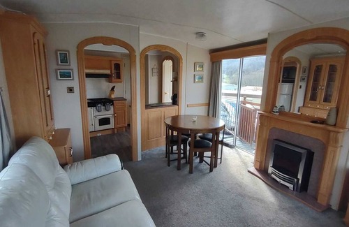 Llandyssiliogogo Apartment | Charming 3-Bed caravan cymtydu