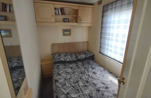 Llandyssiliogogo Apartment | Charming 3-Bed caravan cymtydu