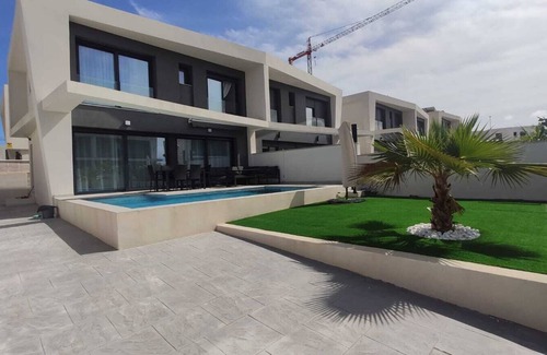 Puerto Marino Villa | Charming 3-bedroom villa with private swimming pool in beautiful Gran Alacant