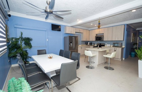 Ocho Rios House | Charming 3-bedroom house with fitness room and AC in Saint Ann's Bay