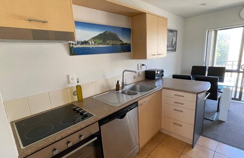 Mount Maunganui House | Charming 3-bedroom townhome in enchanting Mount Maunganui with AC, WiFi