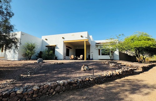 Apache Junction House | Charming 3-bedroom house with WiFi, AC and pool in Apache Junction!