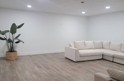 West Des Moines House | Charming 3-Bedroom TOWNHOME in WDM