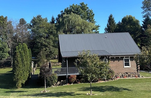 Christiansburg Cabin | Charming 3-bedroom cabin with 10 mins to Virginia Tech