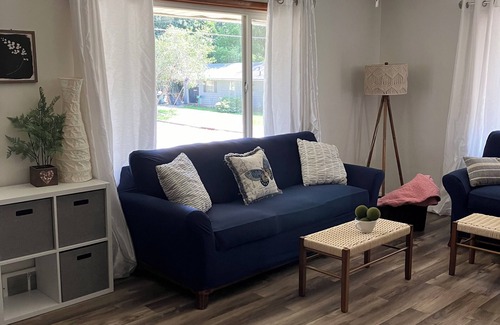 Cuyahoga Falls House | Charming 3-bedroom with space for 8 in beautiful Cuyahoga Falls
