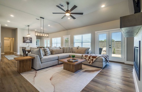 Hickory Creek House | Charming 3-bedroom home in Hickory Creek