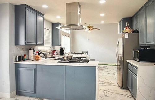 Moreno Valley House | Charming 3-bedroom house in Moreno Valley with huge pool ,spa and connected lake