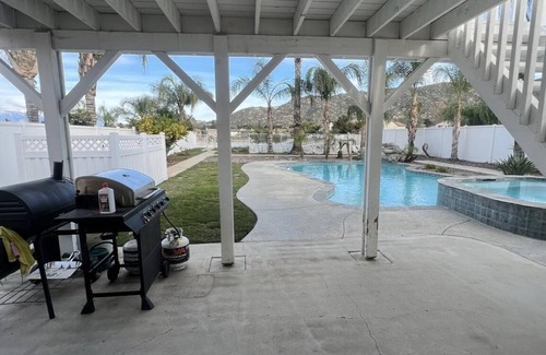 Moreno Valley House | Charming 3-bedroom house in Moreno Valley with huge pool ,spa and connected lake
