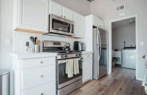 Campanil House | Charming 3 Bedroom House by Hendry's Beach!