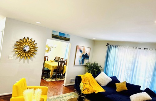 Wheaton-Glenmont House | Charming 3-bedroom 2 bath house in peaceful Silver Spring with AC, WiFi