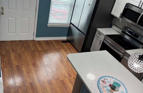 Fairland House | Charming 3-bedroom and 2.5 bedroom townhome with WiFi and AC in Silver Spring