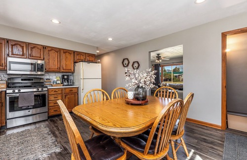 Dubuque House | Charming 3 Bedroom 2.5 Bathroom House centrally located in Dubuque IA.