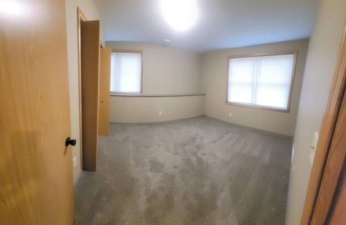 Blue Earth County Apartment | Charming 3-bedroom apartment in lower level of home. Eagle Lake with AC, WiFi