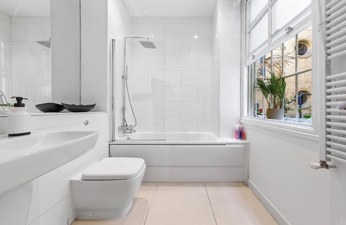 London City Centre Apartment | Charming 3 Bedroom Apartment in a delightful London location with excellent WIFI