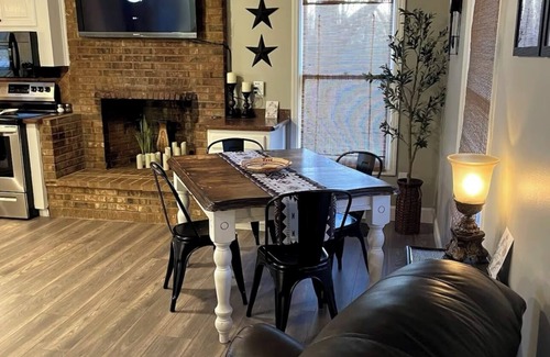 Dahlonega Cabin | Charming 3-bedroom cabin that’s family friendly with WiFi in Dahlonega