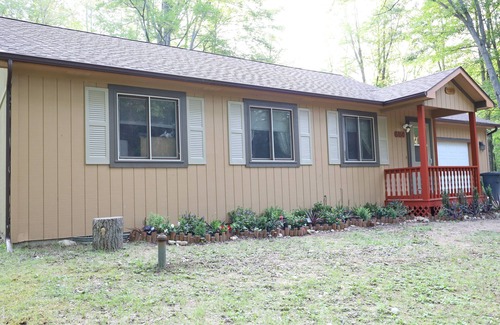 Farwell Cabin | Charming 3-bedroom cabin with wonderful nature view in Farwell