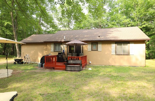 Farwell Cabin | Charming 3-bedroom cabin with wonderful nature view in Farwell