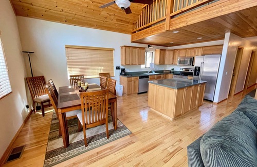 Christopher Creek Hotel | Charming 3-bedroom cabin house with WiFi and AC in lovely Christopher Creek