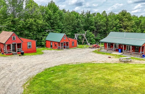 Solon Cabin | Charming 3-bedroom cabin in serene Solon with free fiber WiFi