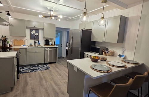 Bainbridge House | Charming 3-bedroom house in beautiful Bainbridge with AC, Wi-Fi
