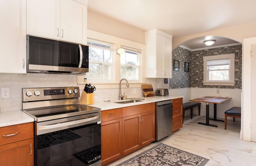Lettered Streets House | Charming 3-bedroom house in the lively heart of Bellingham, with high-speed WiFi